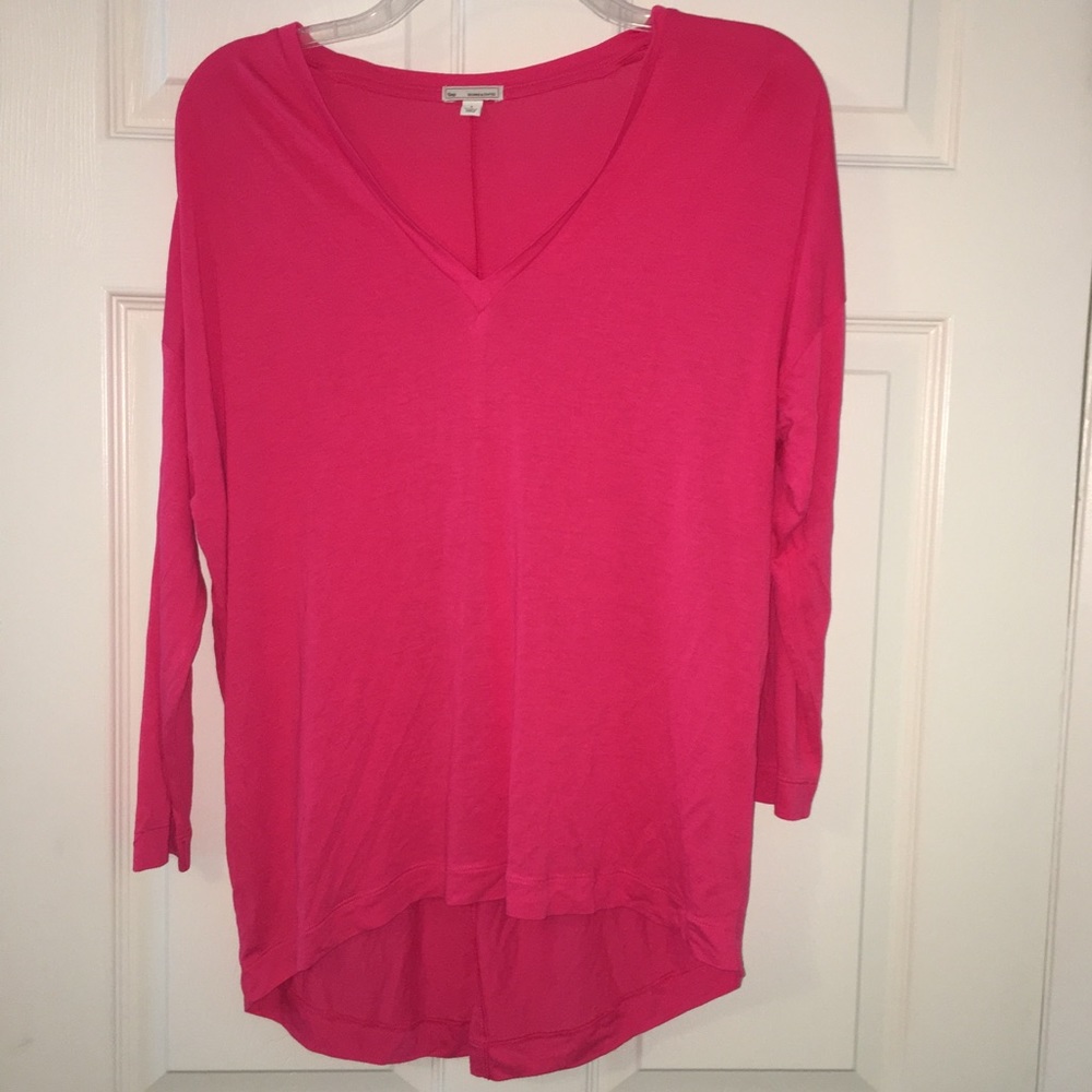 V-neck tee